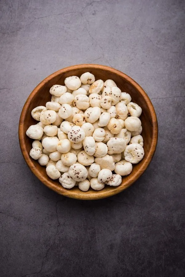 White dry makhana